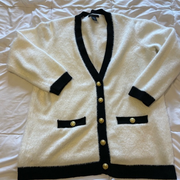 Tahari cardigan 1X in Chanel-style with gold toned buttons - Picture 4 of 13